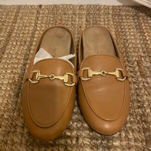 Vionic camel leather mules with horsebit detail, size 6